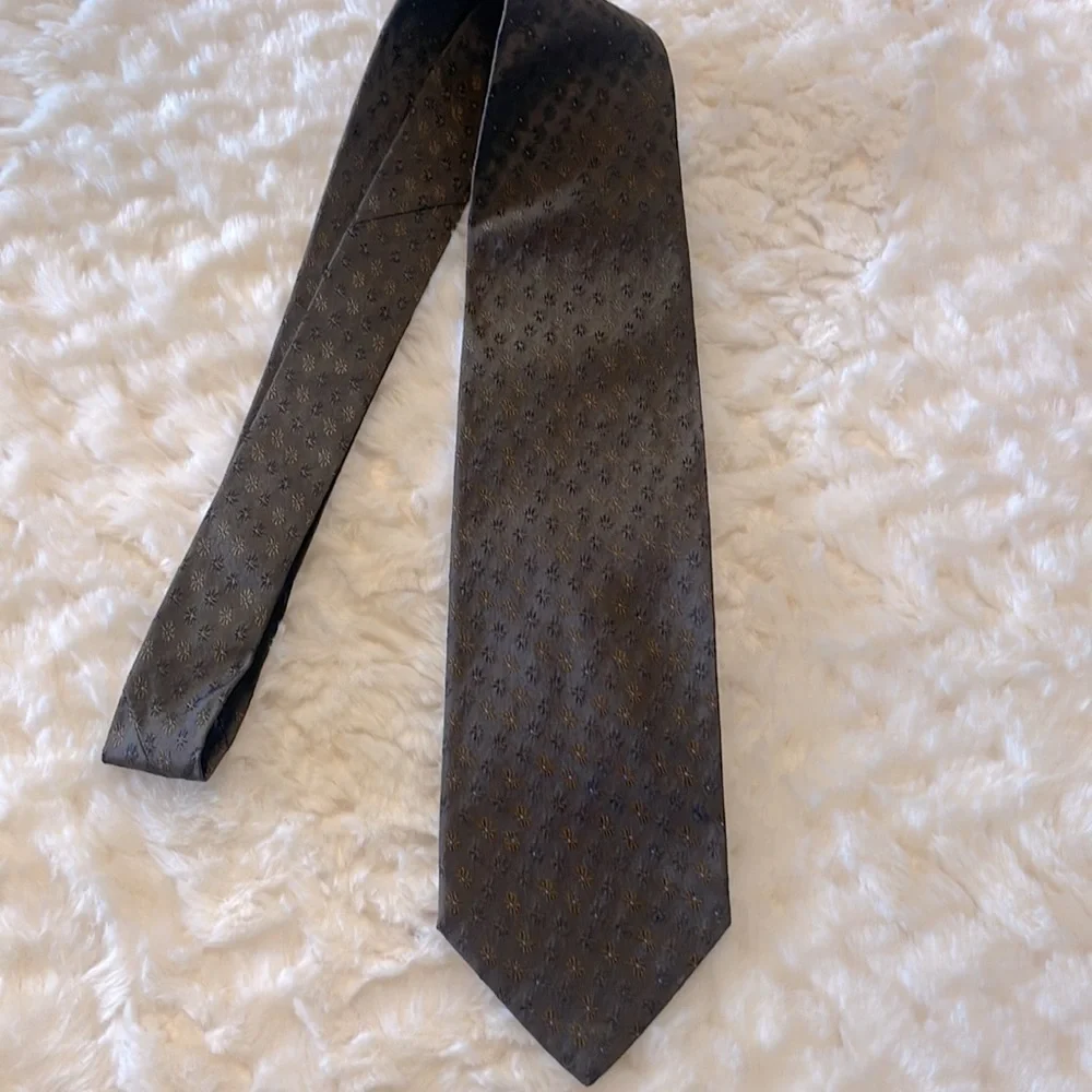 Hugo Boss MENS silk tie made in Italy brown w/ small micro floral print